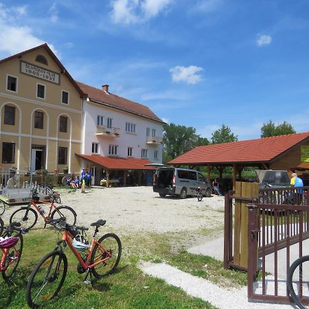 Mill House Apartment And Camping Лютомер Экстерьер фото