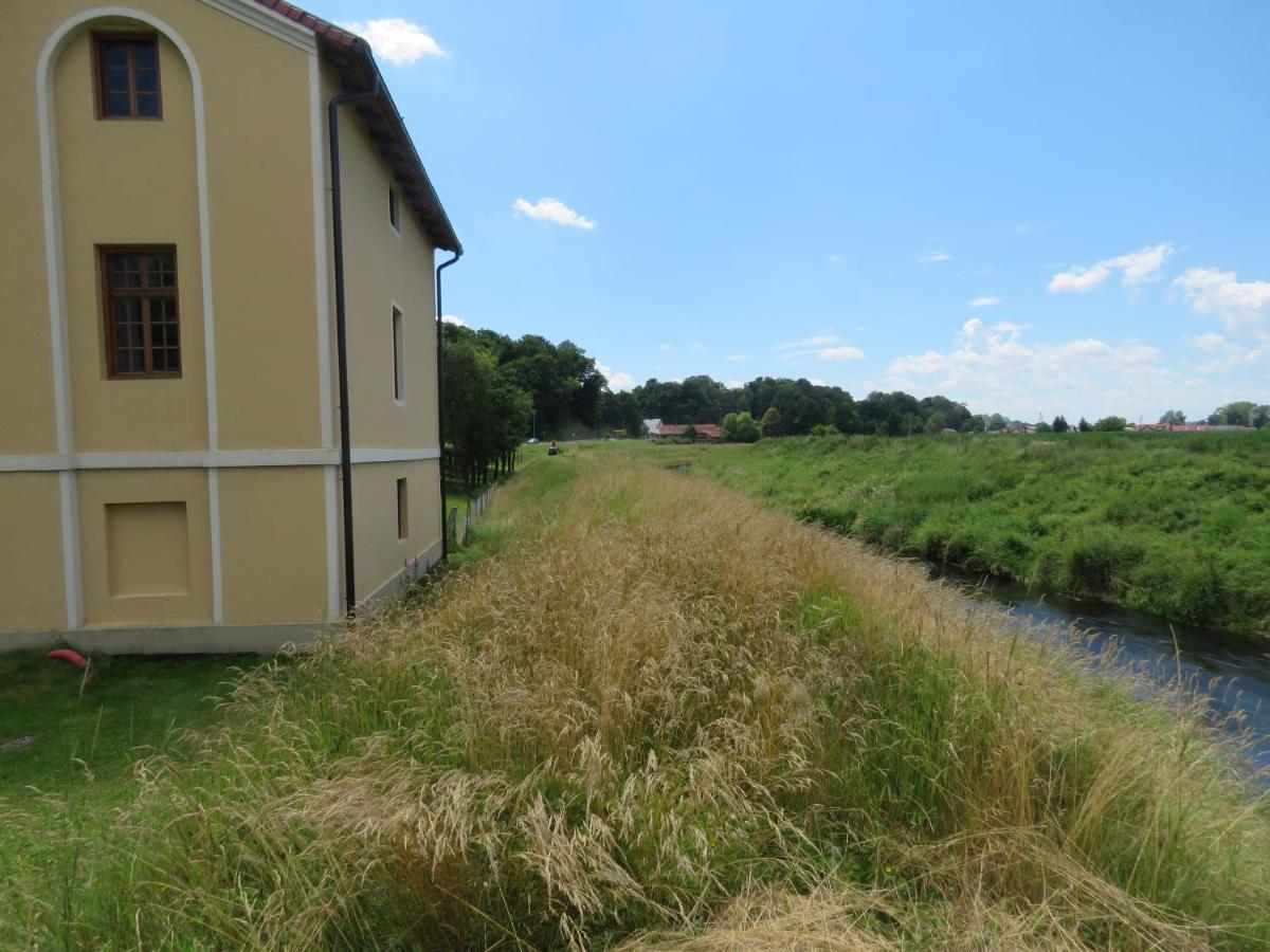 Mill House Apartment And Camping Лютомер Экстерьер фото